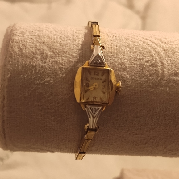 Vintage 10k gold filled Bulova 17 jewel watch - Picture 1 of 10
